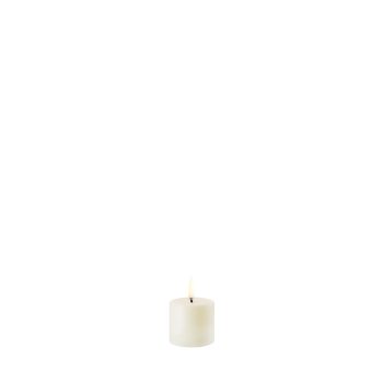 Bougie LED pilier ivoire – effet flamme – Ø5 × H4,5 cm