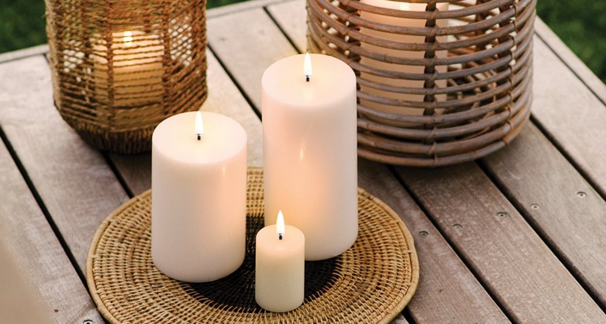 Bougie LED pilier ivoire – effet flamme - Ø 10,1 × H 25 cm – Image 2