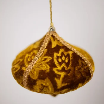 Boule de Noël goutte en velours doré – 10 cm