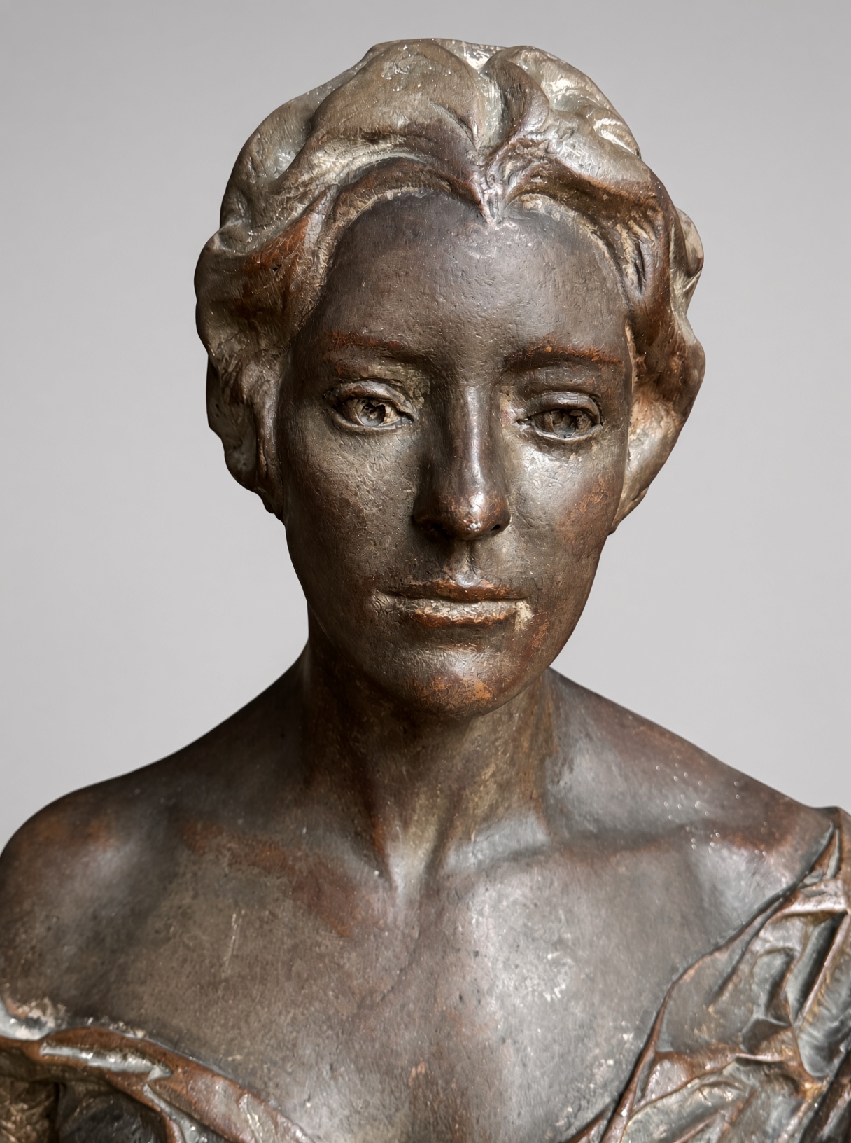 Buste de la reine Astrid de Belgique de Pierre-Henri Van Perck (terre cuite patinée) – Image 6