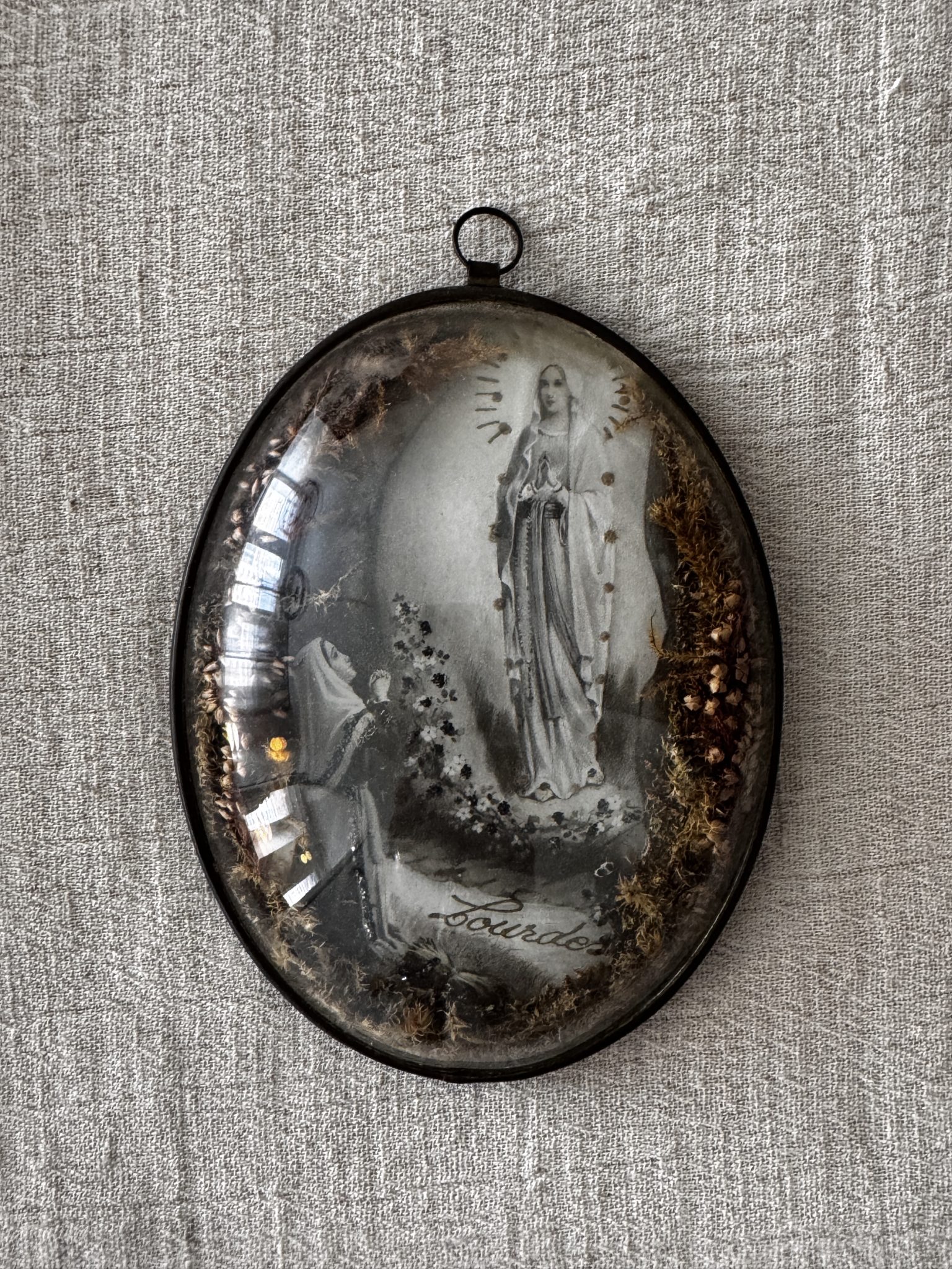 Petit cadre ovale sous verre bombé - Notre-Dame de Lourdes