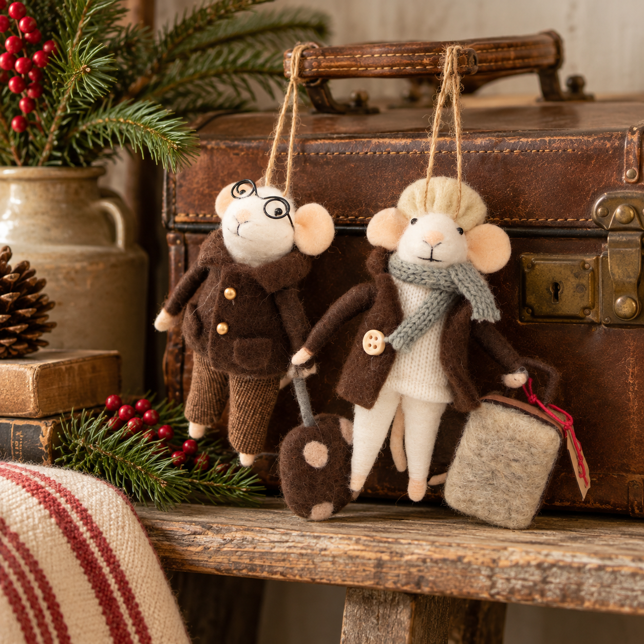 Couple de souris de Noël à suspendre - Madeleine et Anatole – Image 2