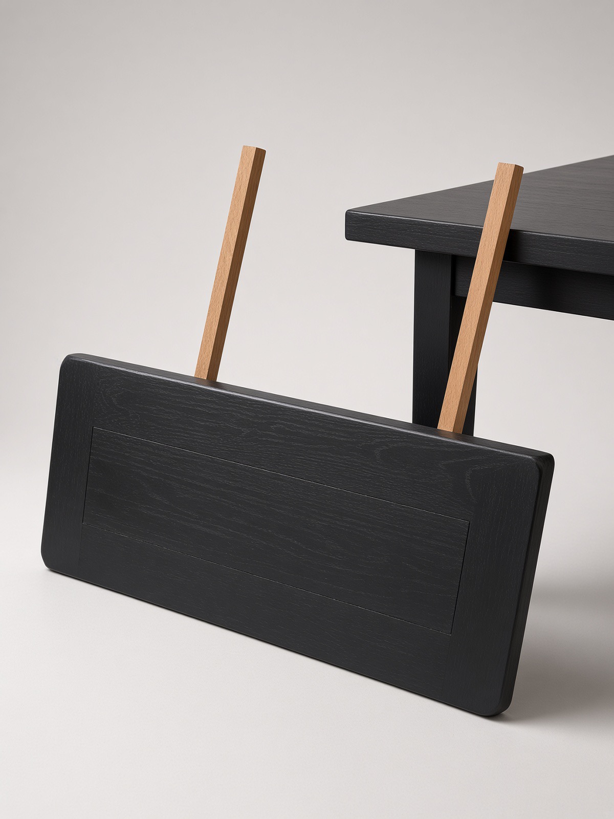 Table en bois patinée noire avec deux rallonges - 180 à 260 cm – Image 9