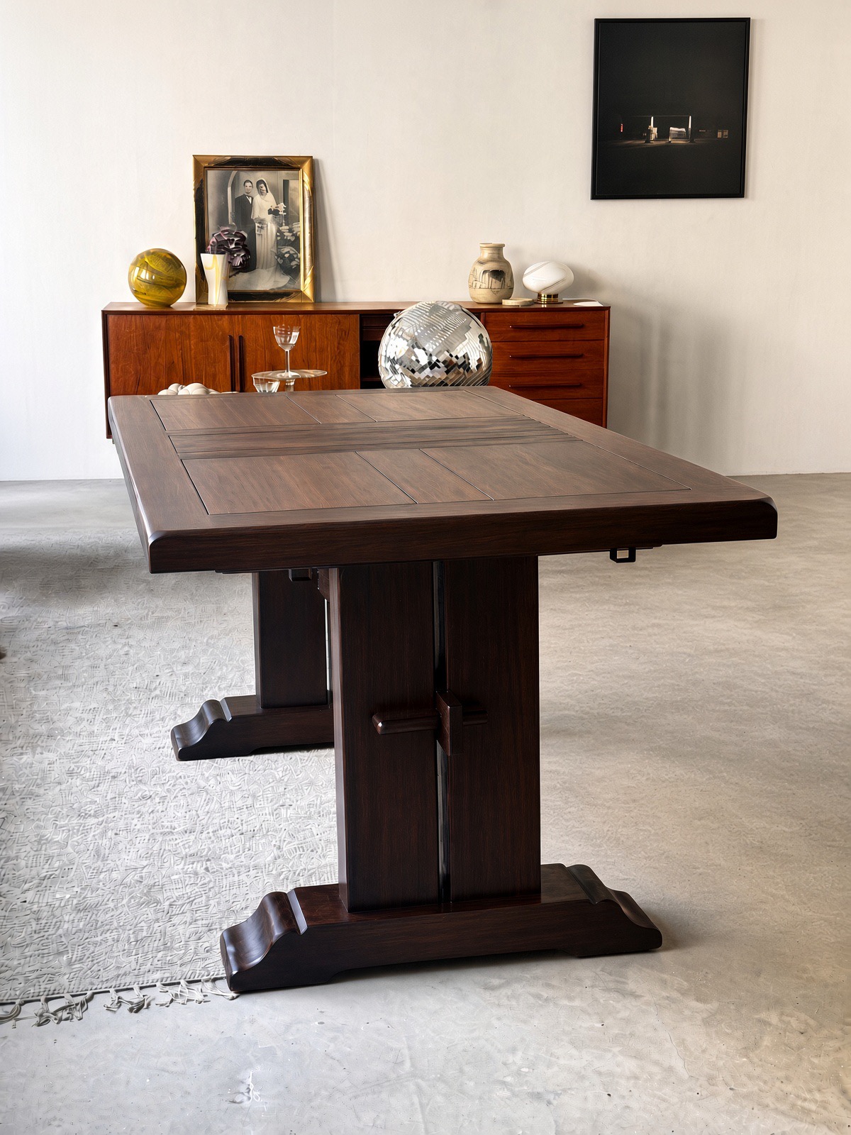Table en bois patinée noire avec deux rallonges - 180 à 260 cm